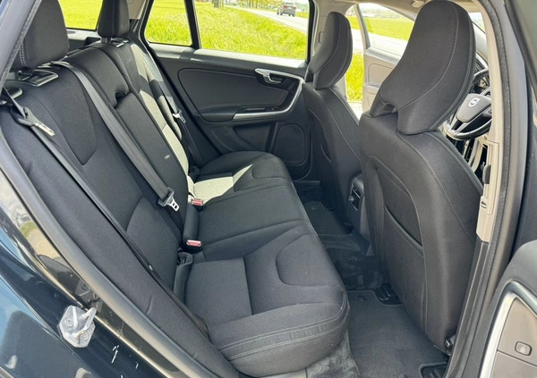 Volvo V60 cena 39999 przebieg: 235000, rok produkcji 2015 z Pajęczno małe 436